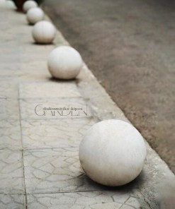 Μπάλες & Κολωνάκια Πεζοδρομίου